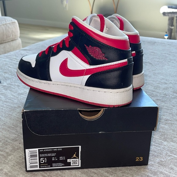 Nike Air Jordan 1 Mid - Picture 5 of 5